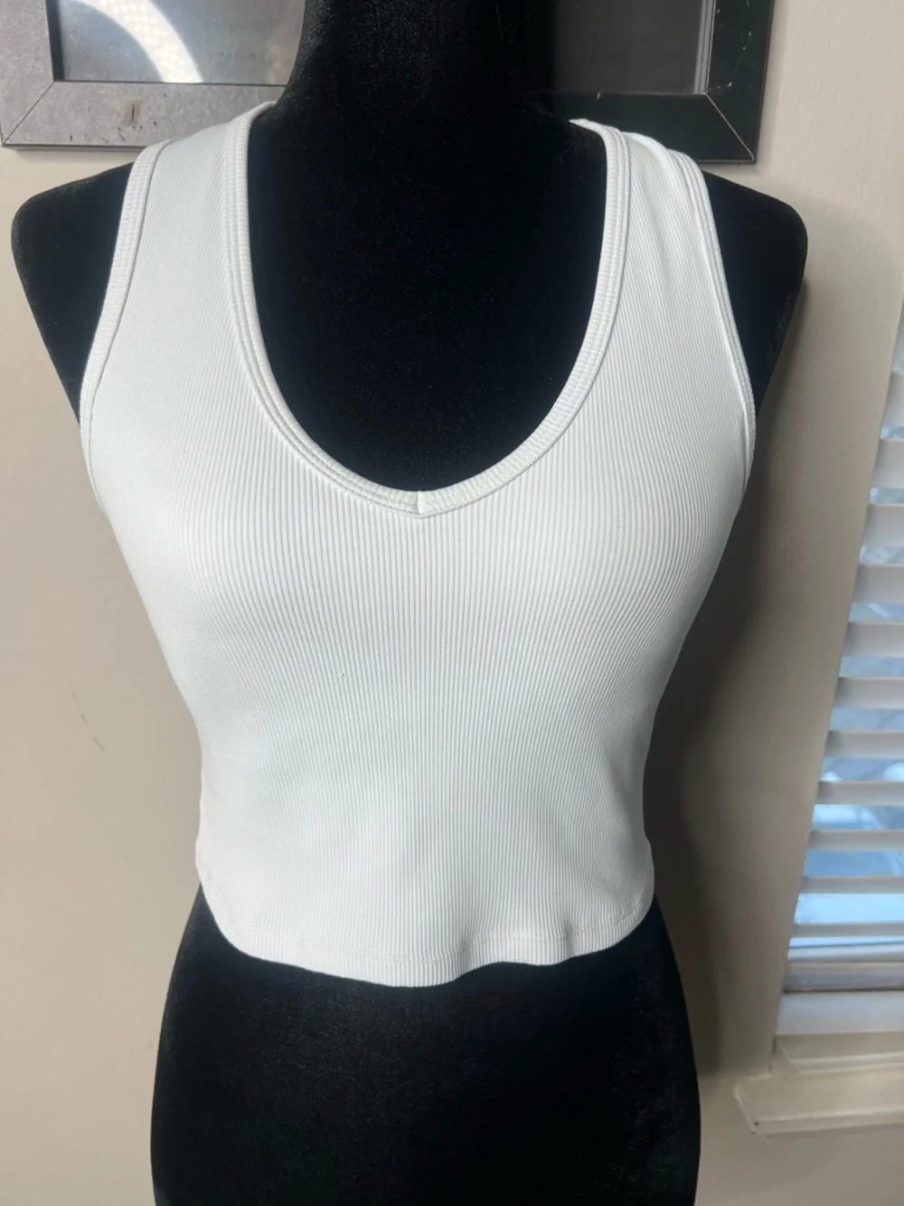 ALO Yoga White Cropped V-Neck Tank